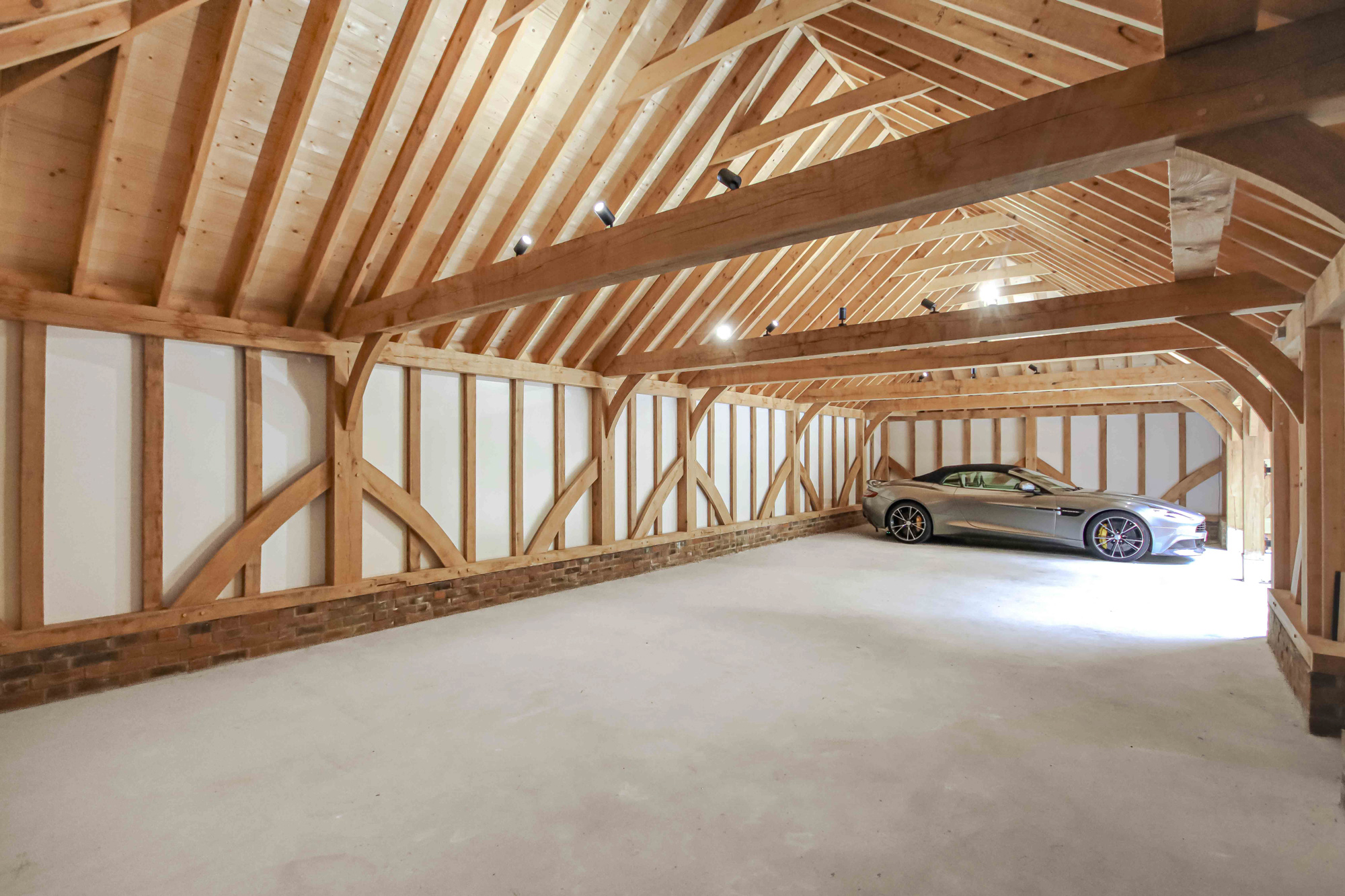 Oak Arched Knee Braces, Beams and Joists